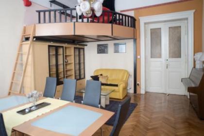 Palace Trees Apartment - image 2