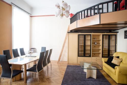 Palace Trees Apartment - image 4