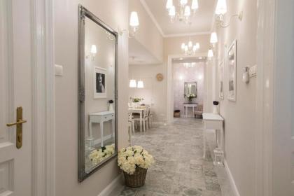 Serenity Boutique Budapest - image 11