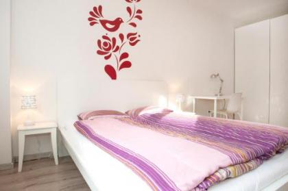Ilona 2 bedrooms apartment in the center - image 11