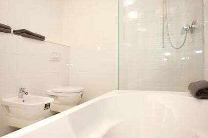 Ilona 2 bedrooms apartment in the center - image 17