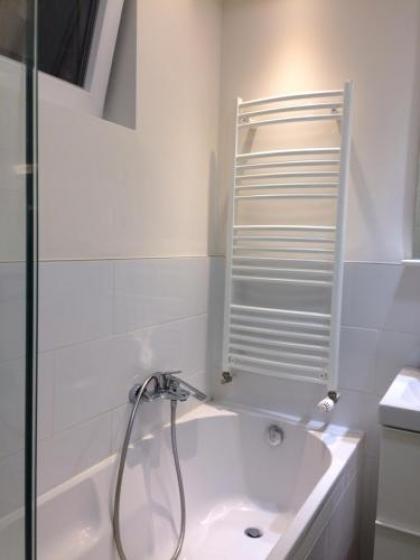 Ilona 2 bedrooms apartment in the center - image 19