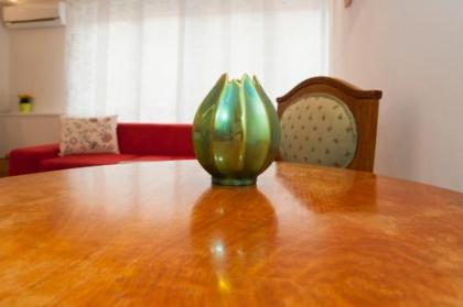 Ilona 2 bedrooms apartment in the center - image 2