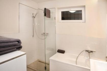 Ilona 2 bedrooms apartment in the center - image 20
