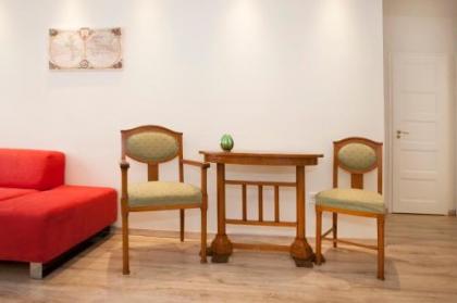 Ilona 2 bedrooms apartment in the center - image 4