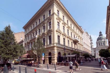 Count Zrinyi Basilica Luxurious Residence - image 10