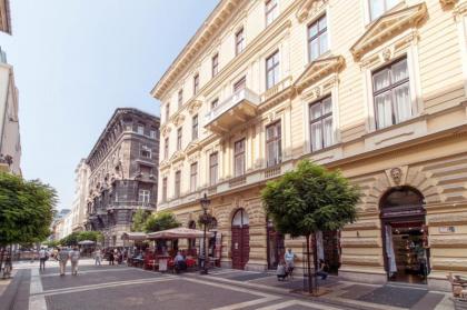 Count Zrinyi Basilica Luxurious Residence - image 11