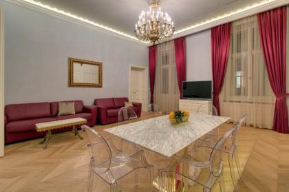 Count Zrinyi Basilica Luxurious Residence - image 15
