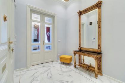 Count Zrinyi Basilica Luxurious Residence - image 16