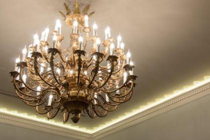 Count Zrinyi Basilica Luxurious Residence - image 3