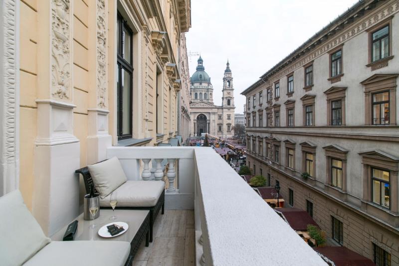 Count Zrinyi Basilica Luxurious Residence - image 5