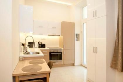 Roxana apartments - image 1