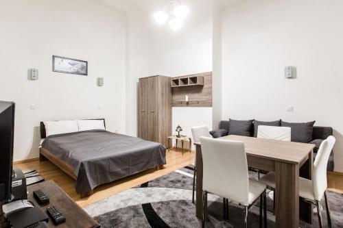 W2 Synagogue Apartment - main image