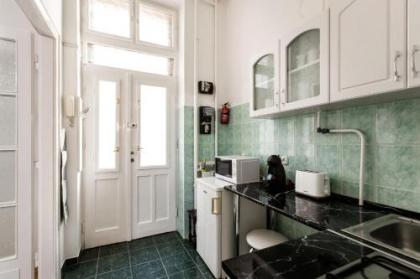 W2 Synagogue Apartment - image 13