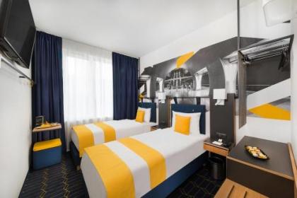 D8 Hotel - image 13