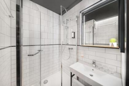 D8 Hotel - image 16