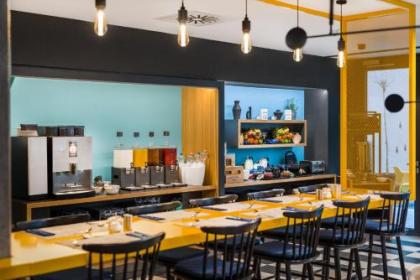 D8 Hotel - image 6