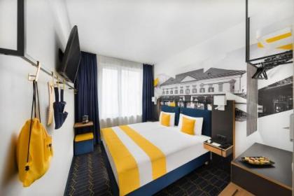 D8 Hotel - image 7