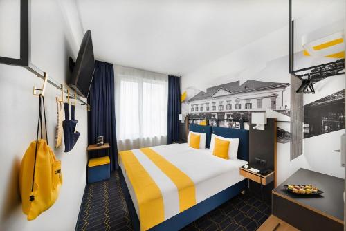 D8 Hotel - image 7