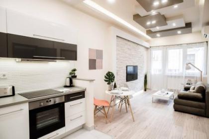 New luxury apartment in the center with A/C - image 1