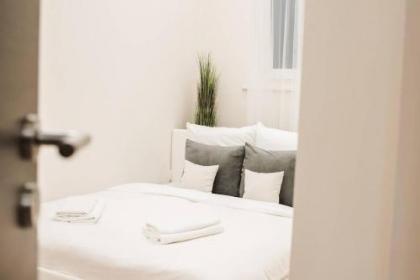 New luxury apartment in the center with A/C - image 12
