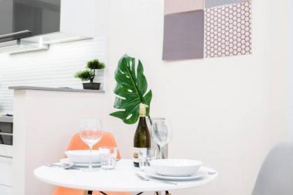New luxury apartment in the center with A/C - image 14
