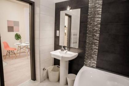 New luxury apartment in the center with A/C - image 19