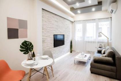 New luxury apartment in the center with A/C - image 2