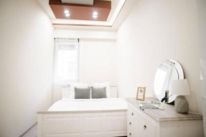 New luxury apartment in the center with A/C - image 4
