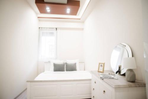 New luxury apartment in the center with A/C - image 4
