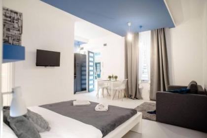 Cute new and modern apartment in the center - image 14