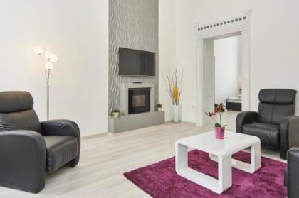 New high quality apartment in the city center - image 1