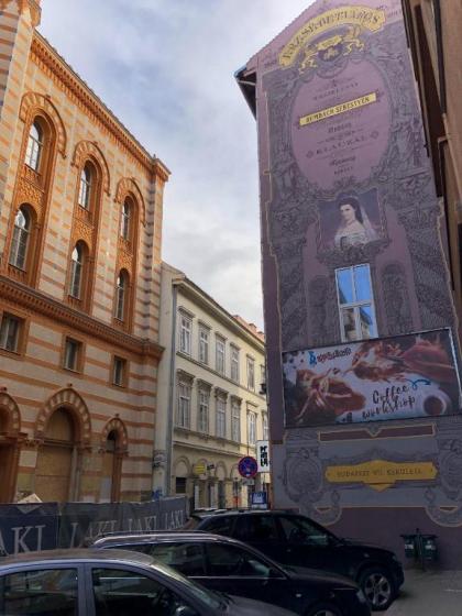 Real Delux Apartment next to Gozsdu & Synagogue - image 2
