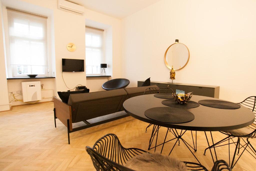 Real Delux Apartment next to Gozsdu & Synagogue - image 3