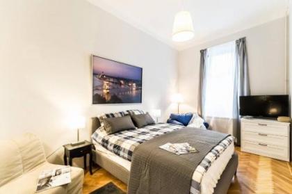 Perfectly located renewed and cozy apartment - image 1
