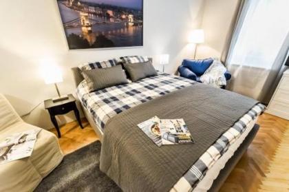 Perfectly located renewed and cozy apartment - image 3