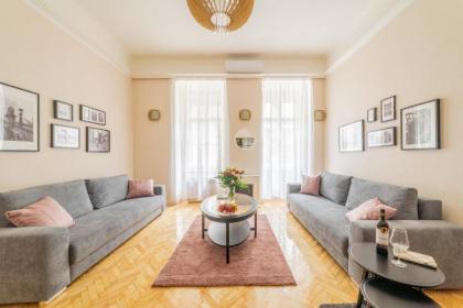 Rumbach Residence - image 1