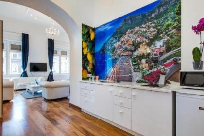 Royale Apartment - image 1