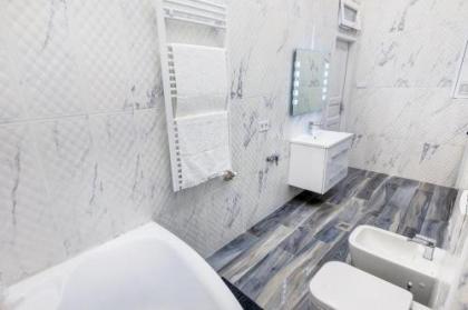 Royale Apartment - image 12
