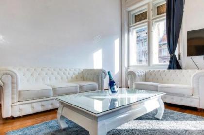 Royale Apartment - image 4