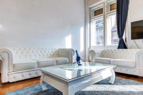 Royale Apartment - image 4