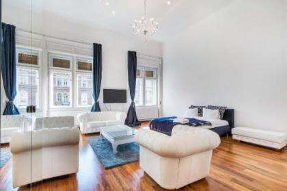 Royale Apartment - image 9
