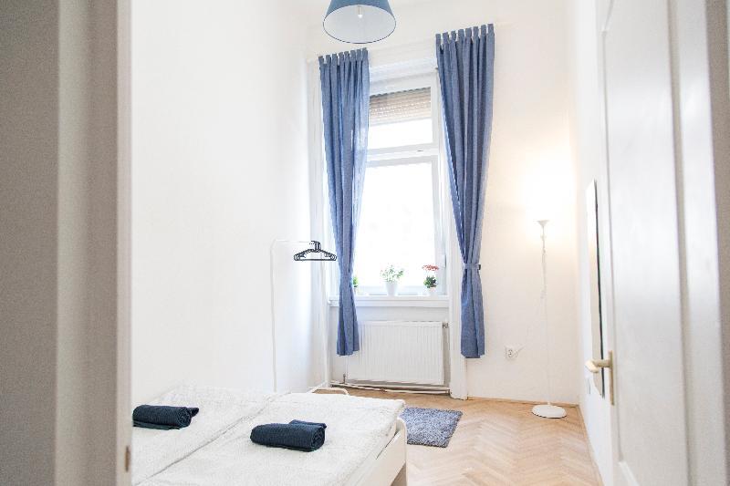 Hernad utca 4 bedroom apartment - image 4