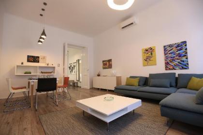 Luxury unique spacious NEW home Central Budapest - image 2