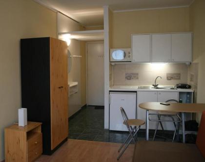 Royal Studio Apartment - image 10