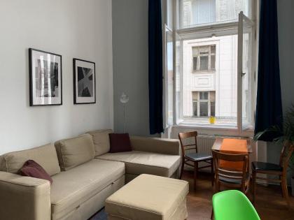 2B Hostel & Rooms - image 12