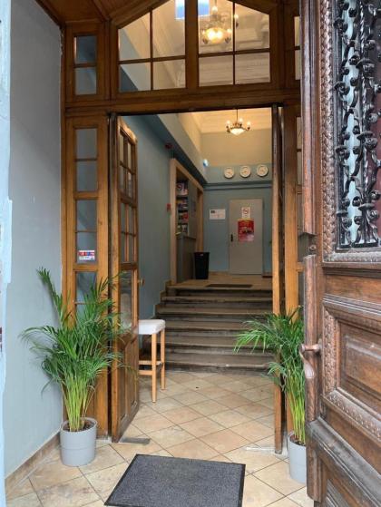 2B Hostel & Rooms - image 6