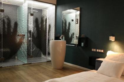 Luxury hideaway in the city center AC Netflix - image 3