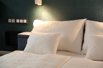 Luxury hideaway in the city center AC Netflix - image 5