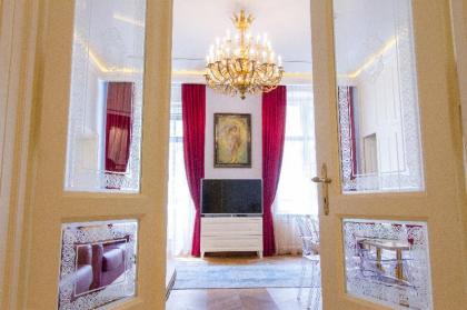 Zrinyi Basilica Luxurious Residence - image 3